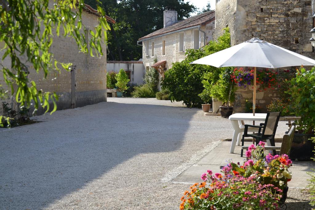 Le Moulin De Lusseau Bed & Breakfast Chef-Boutonne Ngoại thất bức ảnh